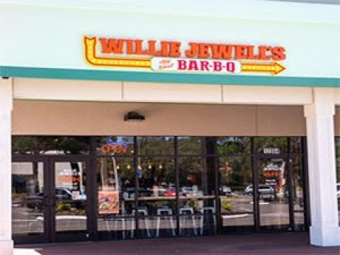Sue and Deb eat and review Willie Jewels Bar B Q in Wildwood near The Villages Florida